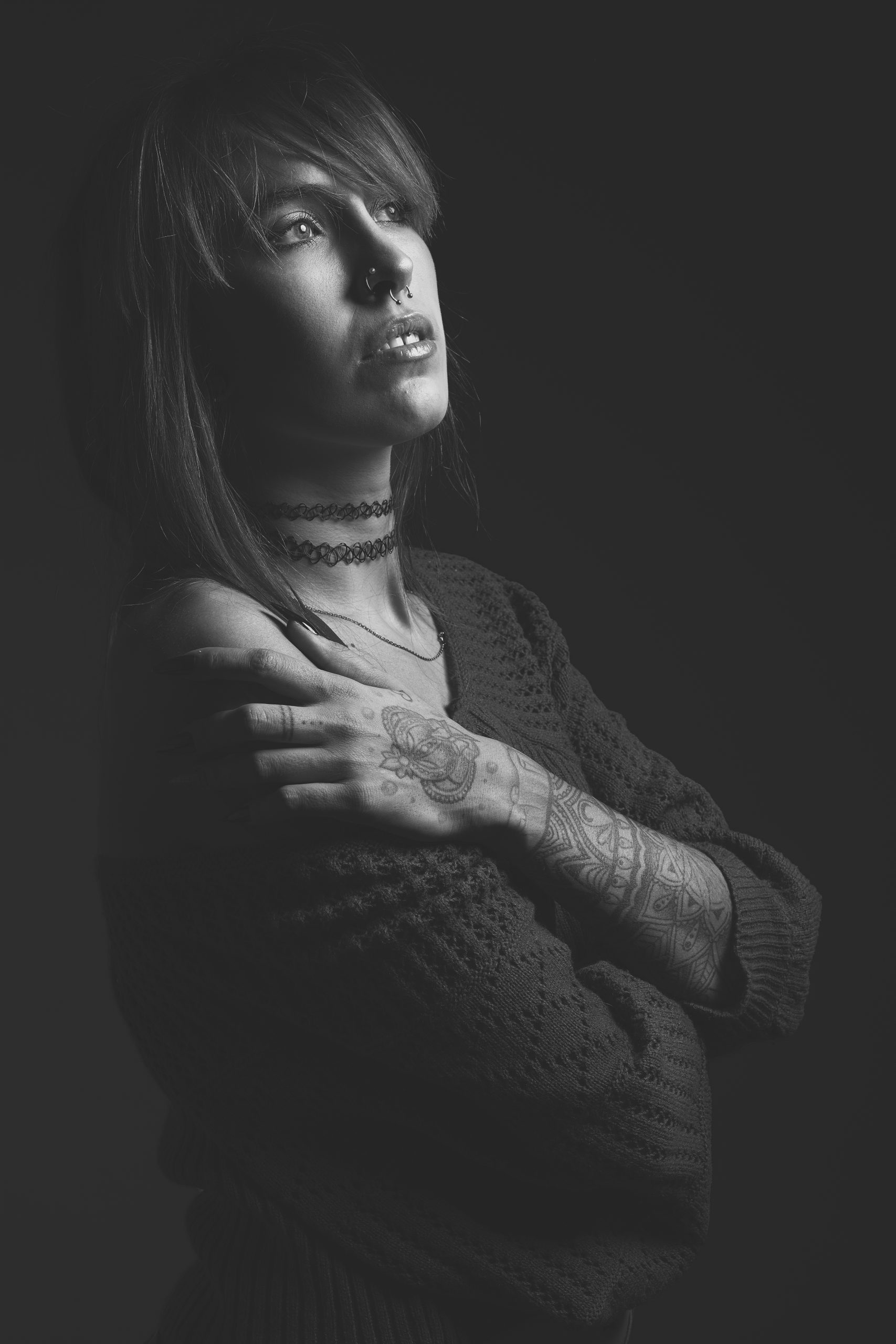 Portrait femme noir et blanc réalisé en studio photo